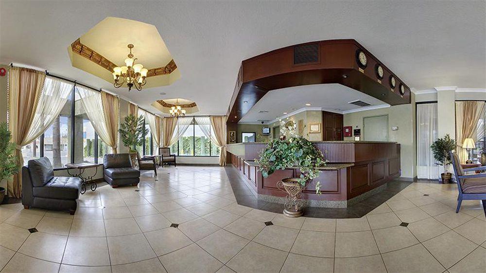 Howard Johnson By Wyndham Reseda Hotel & Suites Los Angeles Exterior photo