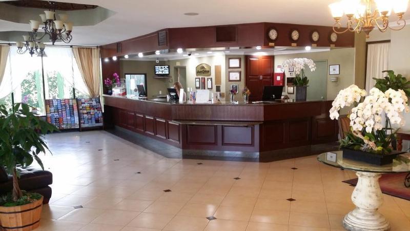Howard Johnson By Wyndham Reseda Hotel & Suites Los Angeles Exterior photo