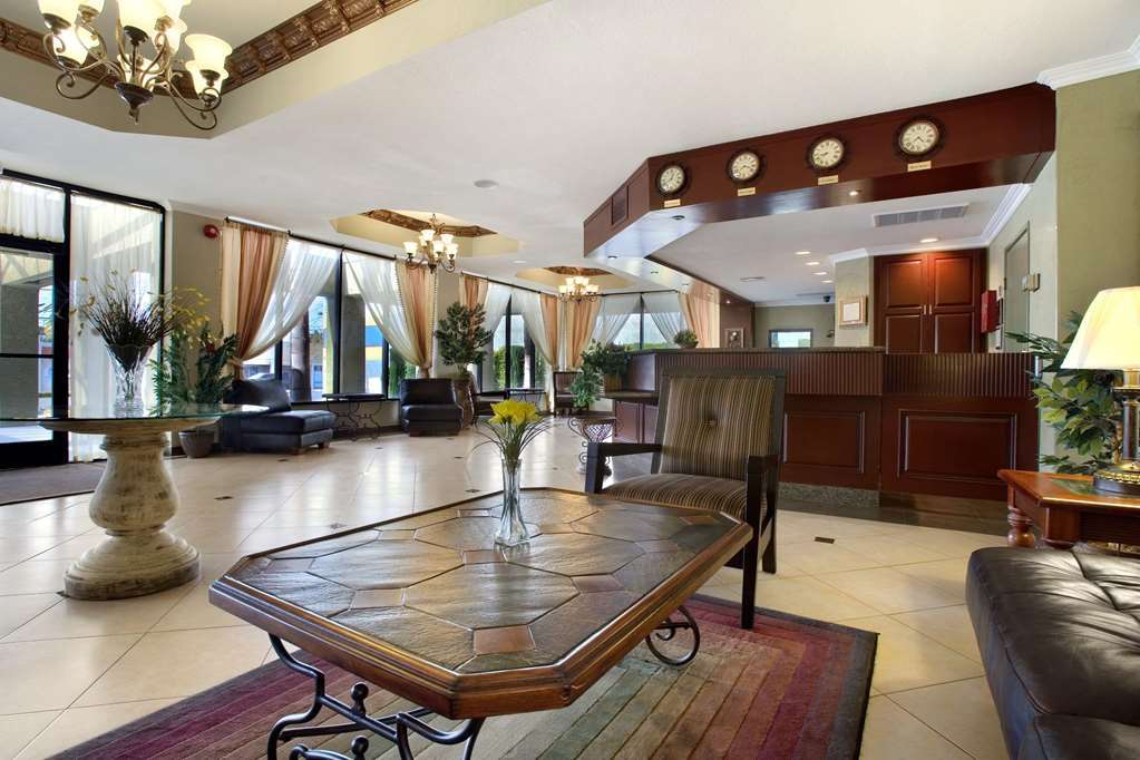 Howard Johnson By Wyndham Reseda Hotel & Suites Los Angeles Interior photo