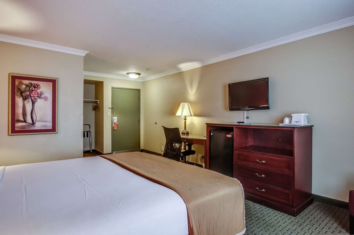 Howard Johnson By Wyndham Reseda Hotel & Suites Los Angeles Exterior photo