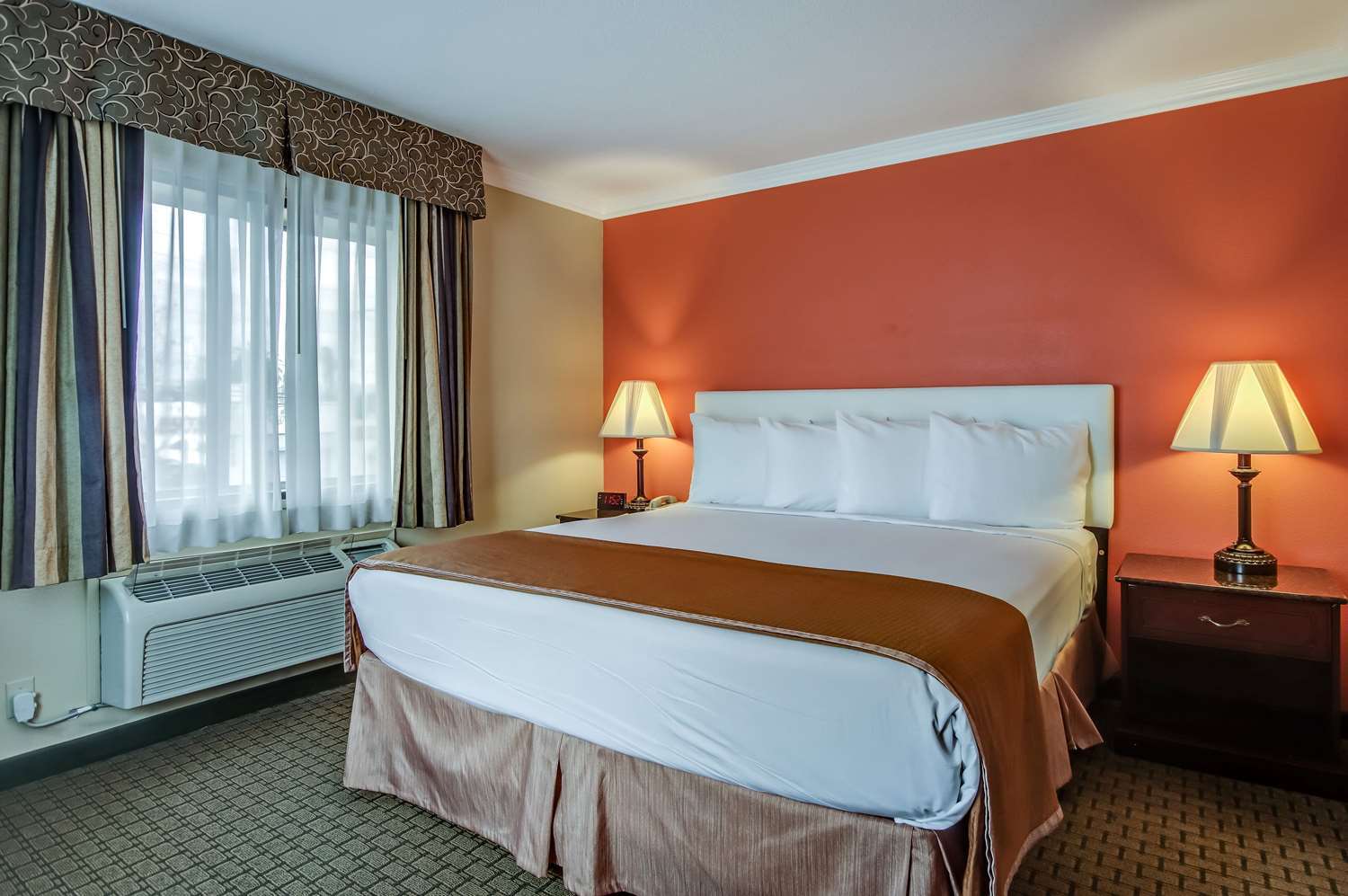 Howard Johnson By Wyndham Reseda Hotel & Suites Los Angeles Exterior photo